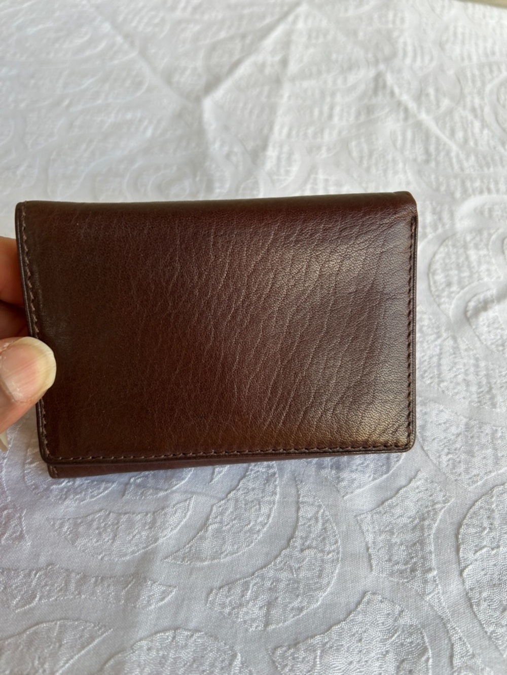 Kenneth Cole Brown Leather Men's bi fold wallet.